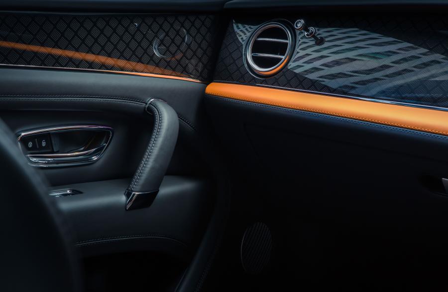 Детали интерьера Bentley Bentayga V8 2018 года  (MY) (фото 7 из 17)
